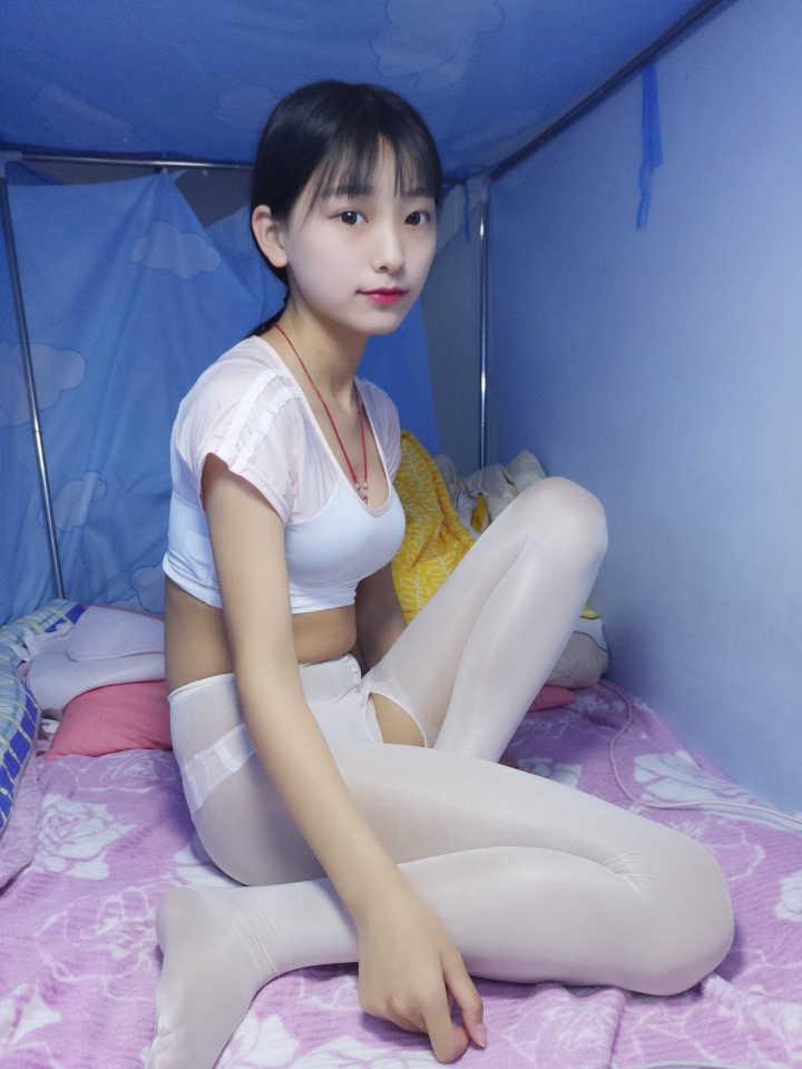 蓓蓓 - 黑白薄丝袜 开档的哟 - 蓓蓓 - 黑白薄丝袜 开档的哟 [中国女孩,恋足]
