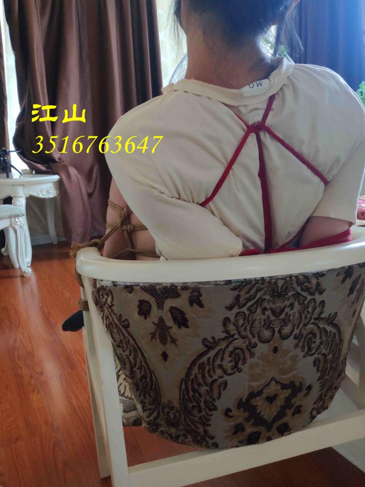 （补链）大长腿爱美同学第二部来啦！胳膊长腿长的爱美同学，体验了龟甲缚，欧式直臂，M字腿  大长腿爱美同学第二部来啦！胳膊长腿长的爱美同学，体验了龟甲缚，欧式（长胳膊居然不能并拢，但是尽量的拢了）直臂，M字腿。爱美同学对于M字腿并没有不适，还是让江山有点诧异的。一般第一次体验的妹子，都会羞涩一些。难道爱美同学还可以深挖……<span style='color:#b0b0b0;'>[購入後に隠しワードが表示されます]</span><br>打了个双钱结，绳子细看起来并不那么明显。（不能说是江山的问题，一定不能说）<br>江山，3516763647，欢迎妹子骚扰。欢迎喜欢妹子的朋友来！<br>爱美，安徽阜阳，可以定拍约拍。唯美拍摄，妹子不去外地。不果不漏。