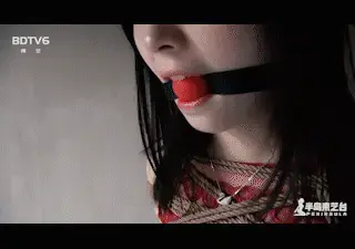 【半岛束艺台】【堵】【放置】YT750 白天绑到黑夜：性感民族风肚兜的流星阳台放置 本台当家花旦流星是个很耐看的姑娘，既可以清纯可爱，也可以性感妩媚，每次跟流星在一起时，台长总舍不得下重手，这次狠下心来全身超紧蛇缚，欧式口球堵嘴，阳台无情放置。★★★注：本台所有压缩包解压密码均为：peninsula2018，修改后缀mp4【半岛束艺台】烟台绳艺原创工作室，全宇宙范围诚邀绳模(烟台、威海、济南、青岛等高铁直达城市优先)，不做精品只做生活，用镜头记录最真实的绳艺，纯净捆绑，健康游戏！为每一个热爱捆绑的朋友展示最纯粹的绳艺，为每一个客户用心打造属于您的专属作品。应聘、定拍请垂询QQ2245148409/微信peninsulastudio或扫描微信二维码，业务洽谈秒回，闲聊看心情，色情勿扰。点击欣赏更多(More Clips)<br>