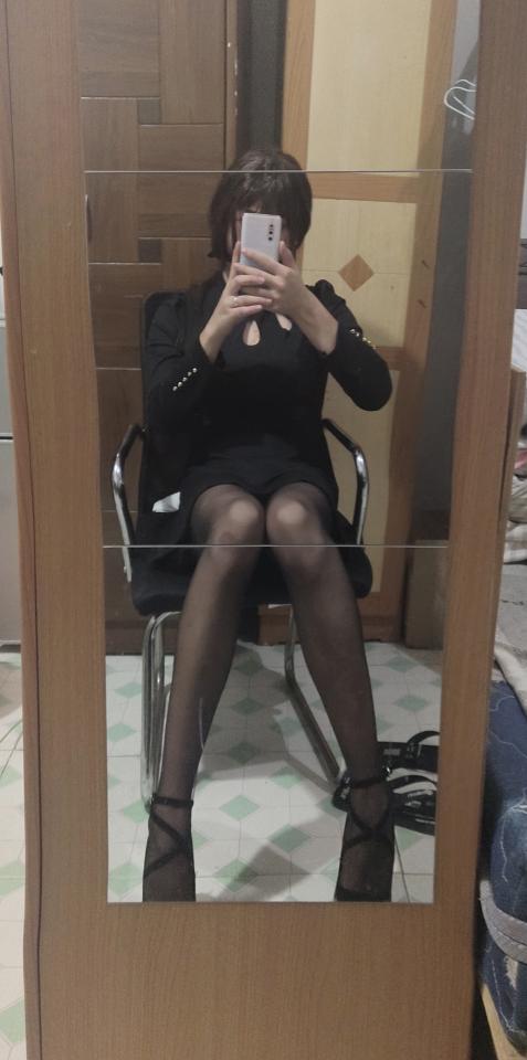 小伪娘的新衣服~ - 新衣服到了迫不及待的穿上自缚一波，看着自己被捆绑着无奈扭动挣扎的样子就想........ 图片里有同好群，有兴趣的可以加交流一下 [丝袜]