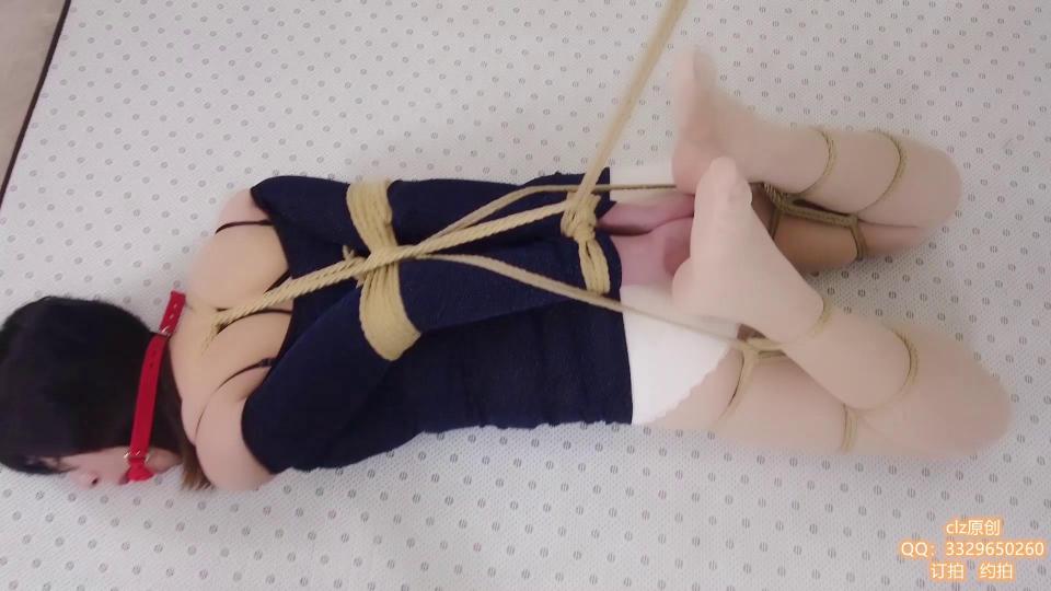 【clz原创】：20101201clz灵粒性感紫色短裙欧式驷马吊缚红色口球qiangzhiGC 【clz原创】：20101201clz灵粒性感紫色短裙欧式驷马吊缚红色口球qiangzhiGC<br>           绑灵粒，反正无非就是几个字   大口球    紧   欧式   严厉！！！！！！！！！           <br>                                     广西广东地区招收一个 女模模特<br>                                                  解压密码：    clzyc<br>                                                任意一个QQ都是联系方式<br>                                         解压密码：clzyc<br>                                     业务范围：专属订拍           一对一视频网调          全国飞现实体验           <br>                                 联系方式：主3329650260    副2703302672  2830734042  2042007538<br>影片时间：13分钟<br>影片大小：781m<br>售价：7