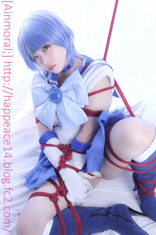 [Ainmoral;]Mercury XXX Ver.B - 即売会では毎回完売のマーキュリーROMのVer.Bです。 変身後衣装での緊縛Ver.写真・水龍敬先生デザイン衣装を収録しています。 水龍敬先生の衣装は超ハイレグのデザインにこだわって今回自作したので、思い入れがある衣装です。