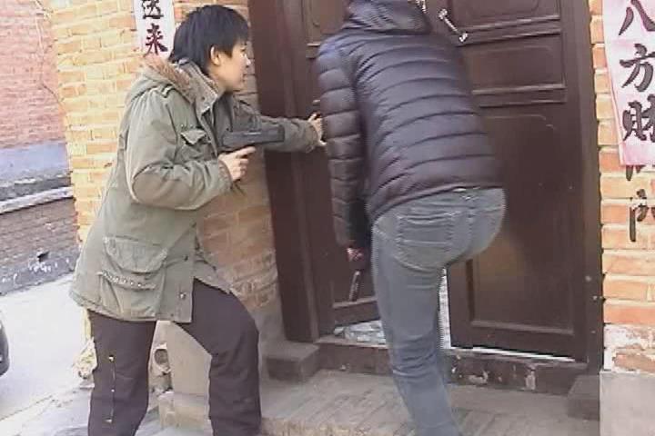 【丽佳-Y16】极限紧缚绳拷问：双女便衣抓捕男逃犯刑讯拷问 丽佳2021全新拍摄计划已启动！<br>首批10位美女模特已整妆就位。<br>欢迎私人定制、剧本提供、模特加盟、友情出演(赞助)。<br>所有基地均可预约“沉浸式剧本体验(或拍摄)”。<br>详询加QQ:3422510869，注明：丽佳。<br>本视频千万不要在线解压，以防资源被和谐！！！<br><span style='color:#b0b0b0;'>[隐藏文字，购买后可见]</span>
