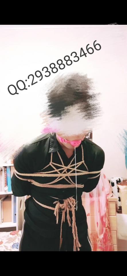 帆布鞋自缚口水直流 - 封面图片有qq，如果对自缚捆绑有兴趣的可以沟通下。这次带的大口球，口水忍不住流。 [Boxtie]