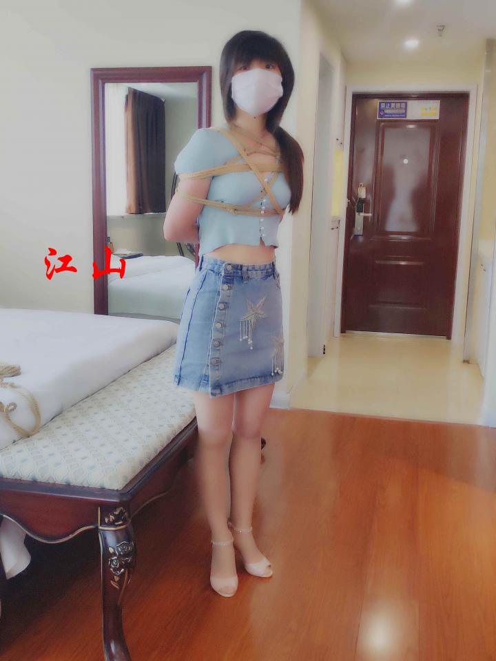 古典舞美女丝袜高跟 - 古典舞美女，84斤，丝袜高跟，第一次接触绳艺，带着练武的妹纸一起来的。但是绑起来确实是很配合，很经典的一次约绑