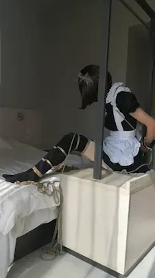 半吊起来的驷马自缚（差点翻车） 玩具用了郊狼电击哦，还有训练器，本来想拍一个靠身体重量拉成的极限驷马，结果腿没固定好，然后再次绑好的时候固定手的绳套作死在驷马的绳子上缠了一圈，导致趴下的时候手被拉死，然后还从柜子上掉下去了腿被卡住，没办法活动，差一点点就跟筱筱一样翻车等前台了（日常迫害他hhh）<span style='color:#b0b0b0;'>[購入後に隠しワードが表示されます]</span>后缀改成.zip