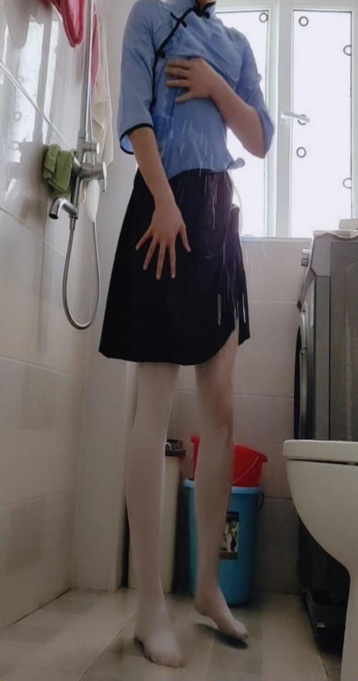 emmm,RT冒泡... - 试试湿个身吧…φ(･ω･` ),应该也不会有人注意到. [学生（五四青年）,白丝,伪娘,湿身]