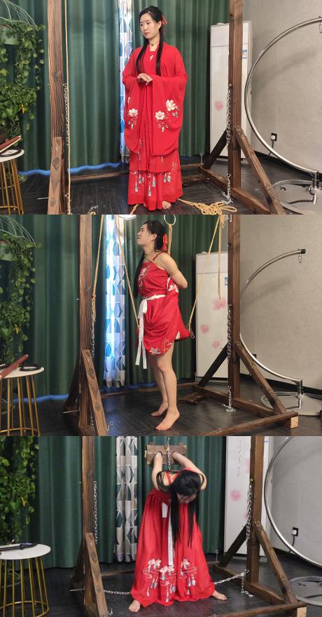 私奴之古代酷刑篇 上集 终极刑具 古装汉服美女 三角木马 木枷开脚后手吊滴蜡 吊缚 鞭打 另有精彩服侍噢 私奴之古代酷刑篇 上集 终极刑具 古装汉服美女 三角木马 木枷开脚后手吊滴蜡 吊缚 鞭打 另有精彩服侍噢<br>汉服美女被强制体验了新做的三角木马刑具 刚骑上去掂着脚尖还好，时间稍久越来越痛苦，直呼受不了，到了九分钟，已经哭着喊着要打死主人了这怎了得，戴上手枷后手吊 双脚用铁链分开，用蜡烛让她好好知道谁了主人谁是奴，最后有精彩服侍噢<br>夜未央工作室 欢迎定拍 诚邀绳模小姐姐合作：QQ 2593230381