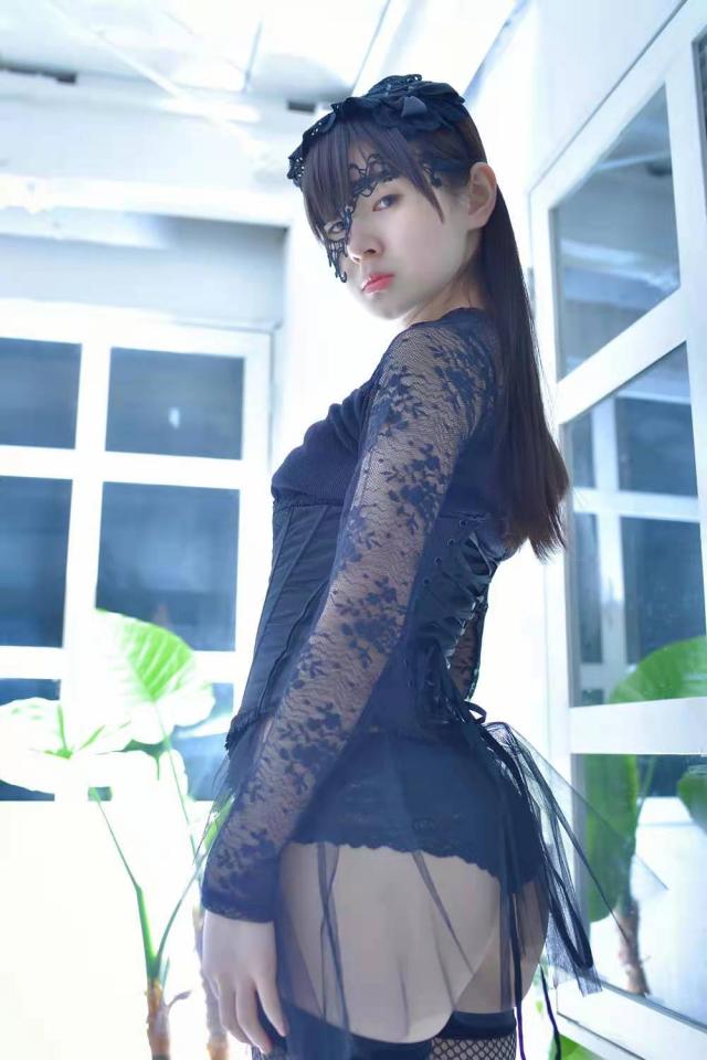 黑丝美女 [丝袜]