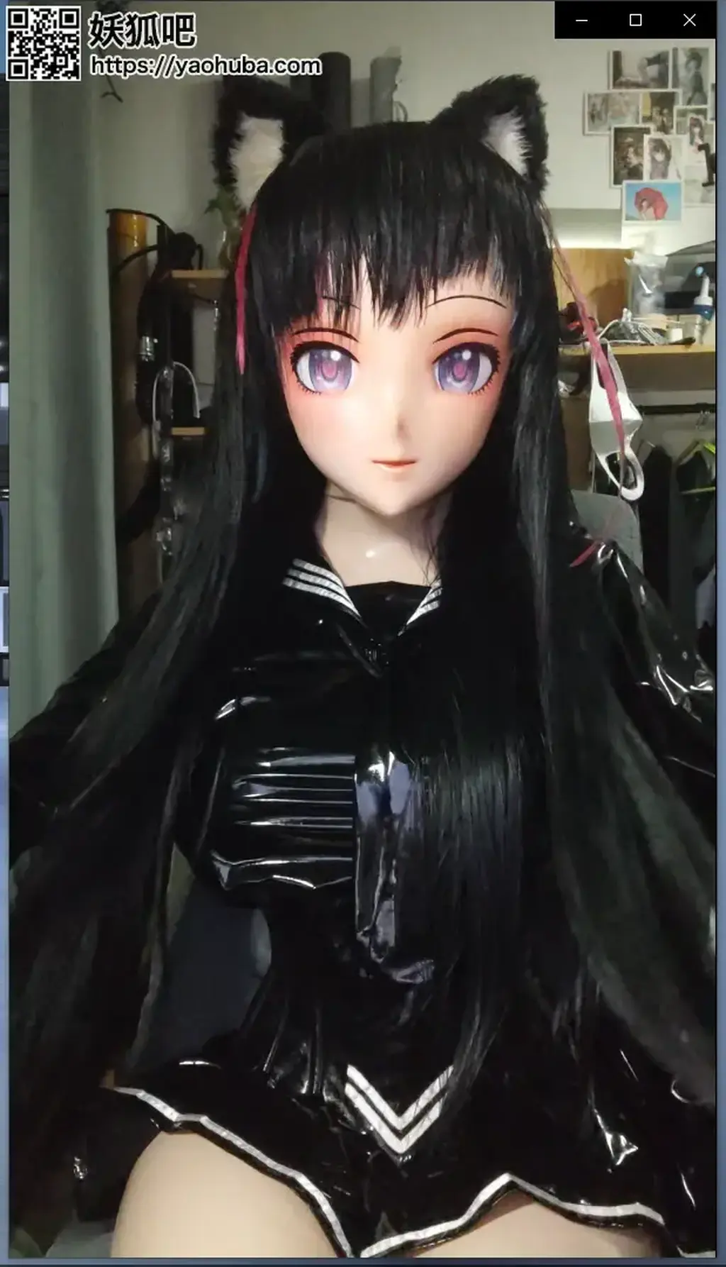 胶衣猫娘kigurumi新玩具试玩 视频内含 雷霆3代麦克风 新做的长筒靴 观众想看的手冲 以及 附加项，除此之外因为没布置好光而且手机屏幕不够亮没察觉出不对所以测光非常糟，但至少能看。除此之外因为再穿的时候手套开胶了而且补不上，所以套了双黑色的长手套凑合了下。