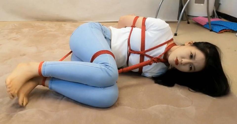 牛仔裤学妹试镜 随心原创 学妹 牛仔裤 捆绑 挣扎挪动   <br>不要用手机下载 用电脑下载完成之后解压  解压密码 ：随心