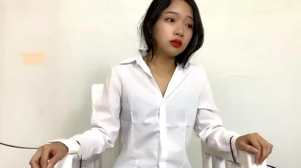 （xiao素素）：a28素素下班回家体验各种勒 zhixi Susu returns home from work and experiences various forms of restraint.
