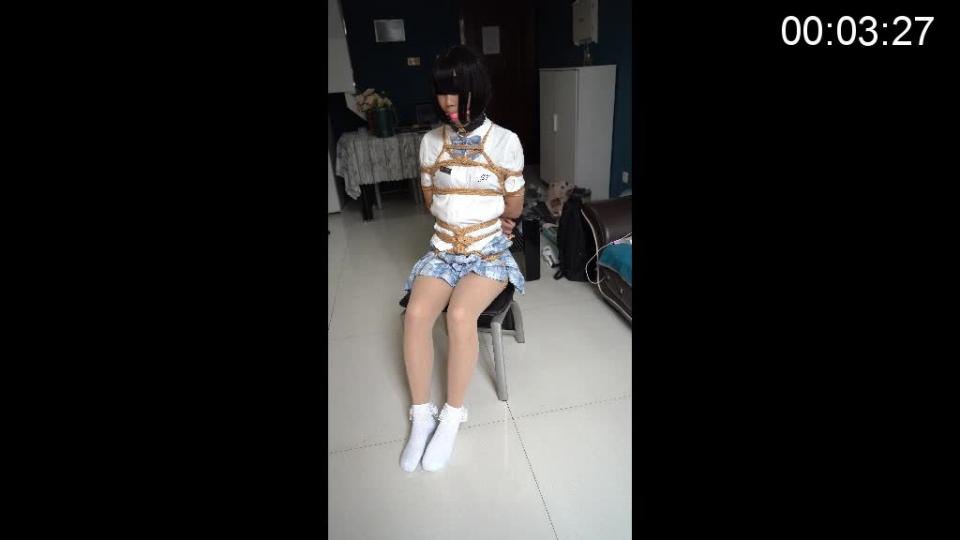 jk伪娘捆绑放置 上个月和朋友约拍了挺多素材，人懒回家丢在电脑里都没怎么理。<br>没有好的剪辑工具，随便剪句段一些捆绑小清新的，很多人说想看kigurumi因为一些原因不好发出来，我也会想办法尽量解决。<br><span style='color:#b0b0b0;'>[購入後に隠しワードが表示されます]</span><br>