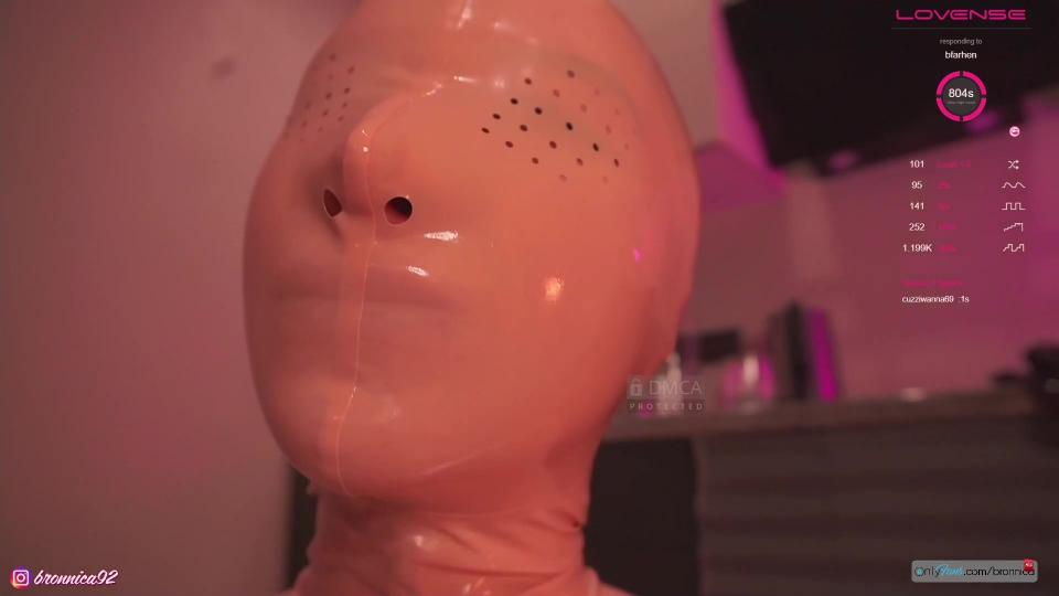 bronnica 2021 08 10 20 剧情简介：latex camgirl bronnica gags and hoods herself in a catsuit while her fans vibe her remotely<br><span style='color:#b0b0b0;'>[隐藏文字，购买后可见]</span>