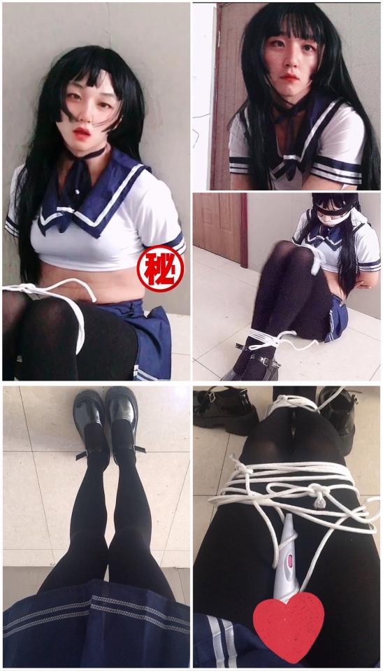 推荐！纯欲露脸新人二次元水手服，黑厚裤袜小皮鞋捆绑蒙眼堵嘴！最后震D棒强制GC！长相不错声音超好听！ 这次拍摄很惊喜！<br>新人打扮起来颜值确实还不错！<br>视频开头就是露脸特写！<br>而且露脸拍摄，叫起来j声音也很好听！十分的S！<br><br>二次元的长发配上水手服，黑厚裤袜，小皮鞋！<br>丝足特写，捆绑堵嘴蒙眼挣扎！<br>然后自己挣扎着脱掉小皮鞋，漏出丝袜小脚！<br>最后直接上震D棒！绑在腿上！<br>这一段也有露脸特写！看着又爽又刺激的表情！<br>最后也是GC一次！声音让你听了也是忍不住!<br>最后感谢各位同好的支持！