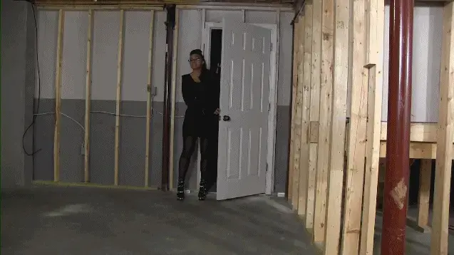 OSB 2109 Enchantress Sahrye Snooping Latina kept zip tied 与 gagged 在地下室 剧情简介：He caught Sahrye down in his basement snooping around.  Knowing her troublked history, he figured she was looking for something to steal. But, instead of calling the cops, the man had other ideas. Using plastic zip ties, the man trussed Sahrye up tight.  He also stuffed and taped her mouth to gag her. Then he left her to struggle bound and gagged until he could figure out what he wanted to do with her.<br><br><span style='color:#b0b0b0;'>[隐藏文字，购买后可见]</span>