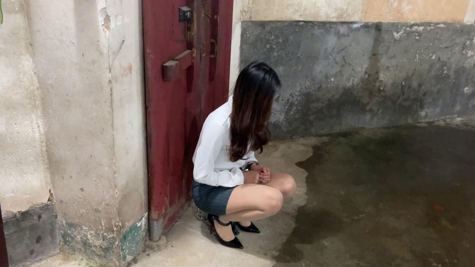 入狱体验 感谢同好定拍分享本片；洋洋的入狱体验，详细拍摄从押解入狱，到检查身体，到更换服装、收押入监等项目的详细体验，貌似有个小彩蛋，看大家找的到吗<span style='color:#b0b0b0;'>[隐藏文字，购买后可见]</span><br>