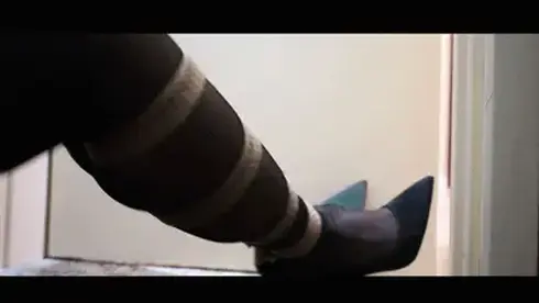 【半岛束艺台】YT1297 半岛人资主任奎因招聘示范视频 很有人资潜质的奎因已被正式任命为本台的人力资源部主管，接下来她将负责模特的招聘和面试工作，那么拿自己拍摄一套具有浓厚半岛风格的示例影片就显得格外重要。<br>解压密码：peninsula2018,修改后缀名mp4，勿在线观看<br><br>半岛束艺台不做精品只做生活，用镜头记录真实绳艺，纯净捆绑，健康游戏！为每一个热爱捆绑的朋友展示最纯粹的绳艺，为每一个顾客用心打造属于您的专属作品。<br>本台主页：https://linzijun.app/@BDTV<br>联系方式：QQ2245148409/微信peninsulastudio/推特Twitter@PeninsulaBound<br>业务咨询秒回，闲聊看心情，色情勿扰。<br>