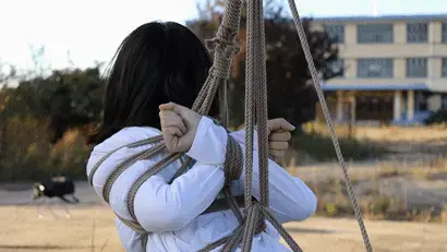 【半岛束艺台】【户外】【海语】YT1261 挖掘机技术哪家强 本台作为一个山东工作室，怎能不充分利用挖掘机这一区位优势，机器、田野、美女，大力发展具有山东特色的工农风捆缚风格。不过正当台长和海语为发现了这片无人工厂而兴高采烈时，远处却开来两辆三轮车......<br>解压密码：peninsula2018,修改后缀名mp4，勿在线观看<br><br>半岛束艺台不做精品只做生活，用镜头记录真实绳艺，纯净捆绑，健康游戏！为每一个热爱捆绑的朋友展示最纯粹的绳艺，为每一个顾客用心打造属于您的专属作品。<br>本台主页：https://linzijun.app/@BDTV<br>联系方式：QQ2245148409/微信peninsulastudio/推特Twitter@PeninsulaBound<br>业务咨询秒回，闲聊看心情，色情勿扰。<br><br>