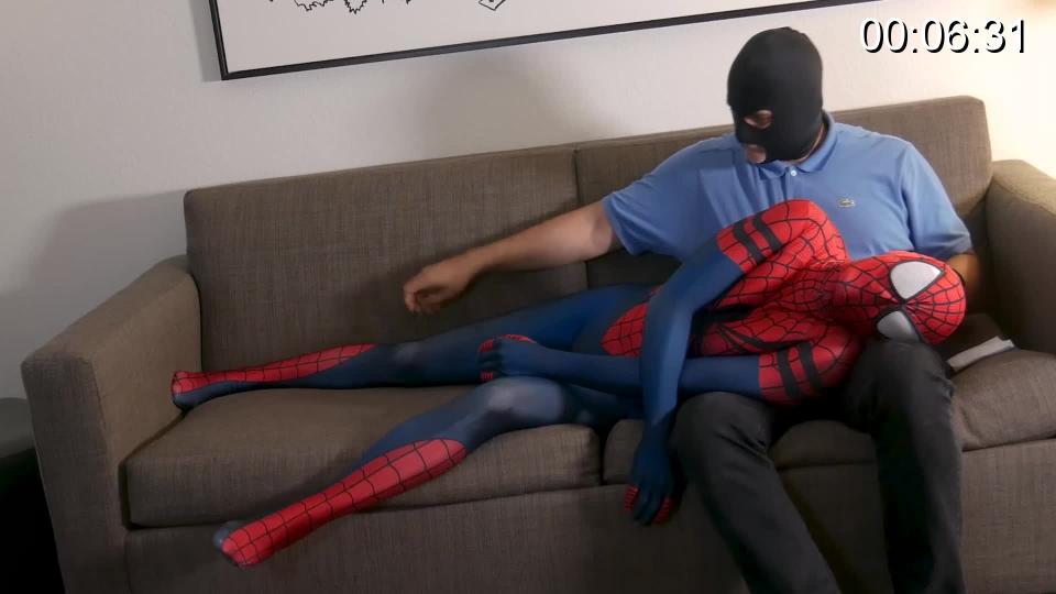 Spider 女孩在 Sleeping 与敌人 剧情简介：A frisky Spider-Girl enters Trickster’s lair ready to take him in but as usual the fiend is ready for her. He tries to zap her but she’s too quick. Unfortunately, she isn’t that quick as she gets taken out by some chloroform that Trickster always has handy. Trickster has a plan to turn our do-gooder into a villain by hypnotizing her. He implants some words in her head that will make her do his bidding. But first he wants to have some fun by knocking her out repeatidly. Oh, and he also wants to unmask her. Will he succeed in both or will Spider-Girl be triumphant. As with a previous video, our Spider-Girl identity will remain a secret, but one hint is that she’s done one other video with us and became a huge fan favorite.<br><br>Video contains multiple chloroform KOs, multiple blackjack KOs, hypnotism, unmasking, butt spankings, limp play, cradle carry, and an over-the-shoulder carry.<br><br>Runtime: 45 minutes<br><span style='color:#b0b0b0;'>[隐藏文字，购买后可见]</span>