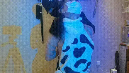 女孩五花大绑跪在茶几上，双手反吊流口水 女孩五花大绑跪在茶几上，双手反吊带口球流口水收集口水，体验了一把绳绳入肉的感觉。视频解压密码：chuxin  .           -      -<br>一绳所爱绳艺体验店面向全国爱好者开放，本店提供绳艺捆绑模特服务、体验女绳师捆绑服务、体验长时间囚禁服务、场地出租、专业麻绳销售，原创视频套图销售、作品私人定制、模特原味丝袜出售等，另外本店招募同好合作伙伴。微信：351552501初心