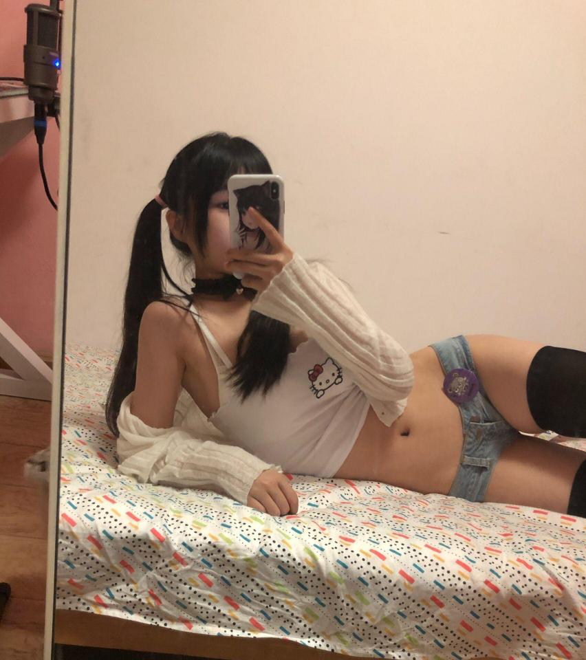 宁宁 [丝袜,长筒袜,短裤]