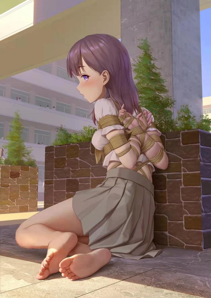 《女总裁自缚被实习生发现》有声小说第二章，都市，自缚，百合，调教，女总裁 玩家原创，有声小说。<br><br>小说简介：<br>（都市，自缚，百合，调教，女总裁）<br>秦芯璐，28岁，女，倾国倾城，身价百亿。<br>她创办“新路集团”，享誉无数，堪称一代传奇。<br>但是，她却有一个不为人知的爱好。<br>她喜欢自缚！<br>今天晚上，她给所有员工放了假，33层的新路大厦里，只有她一个人。<br>她把自己严密捆绑起来，穿上风衣伪装好，钥匙放在家里，然后兴奋的开始了自缚之旅！<br>没想到，刚下楼居然碰到了公司今天新招的21岁的女实习生！<br>“漂亮前辈，都是打工人，今天公司只有咱俩在加班，去我家坐会吧”<br>她没收到放假的消息么？怎么办？冷静、冷静。<br>啊啊，别拉我！我手被绑着呢啊！要被发现了！<br><br>接有声小说定制，加q<br>若是想看文字版的这个小说，可以在小说区搜索，玩家自缚。<br>图片都是p站ひみつ的。