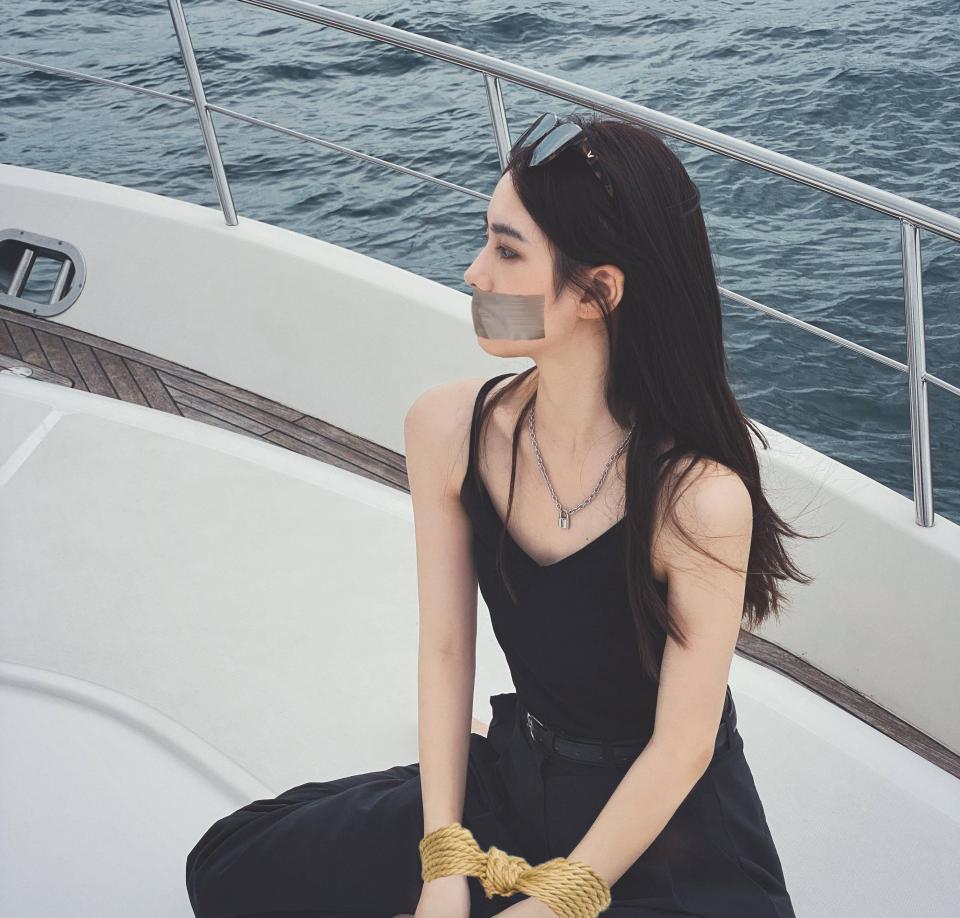 自己PS的某美女模特胶带封嘴捆绑套图 - 美女模特胶带封嘴捆绑套图，30张图，坐了很久，小姐姐很漂亮，一个煎饼的钱，希望大家多多支持。 [中国女孩]