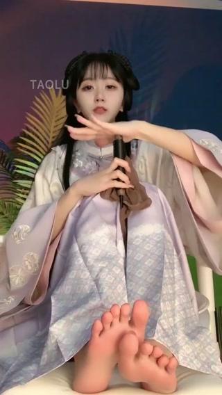 【VINNIE维妮】第一视角-清汉限定，多视角榨汁 【VINNIE维妮】第一视角-清汉限定，多视角榨汁<br>原创者：套路直播<br>购买地址<span style='color:#b0b0b0;'>[隐藏文字，购买后可见]</span>