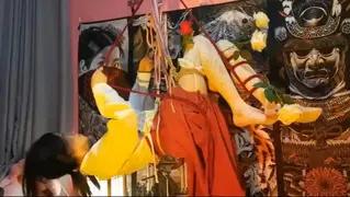 18岁美眉自缚吊起来。 18岁美眉自缚吊起来。