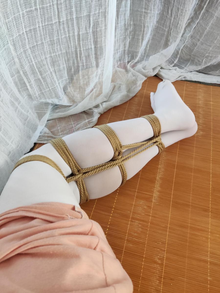 伪娘白丝缚 - 目前绑腿的手段比较单一，大家可以给多点意见 [白丝,伪娘]