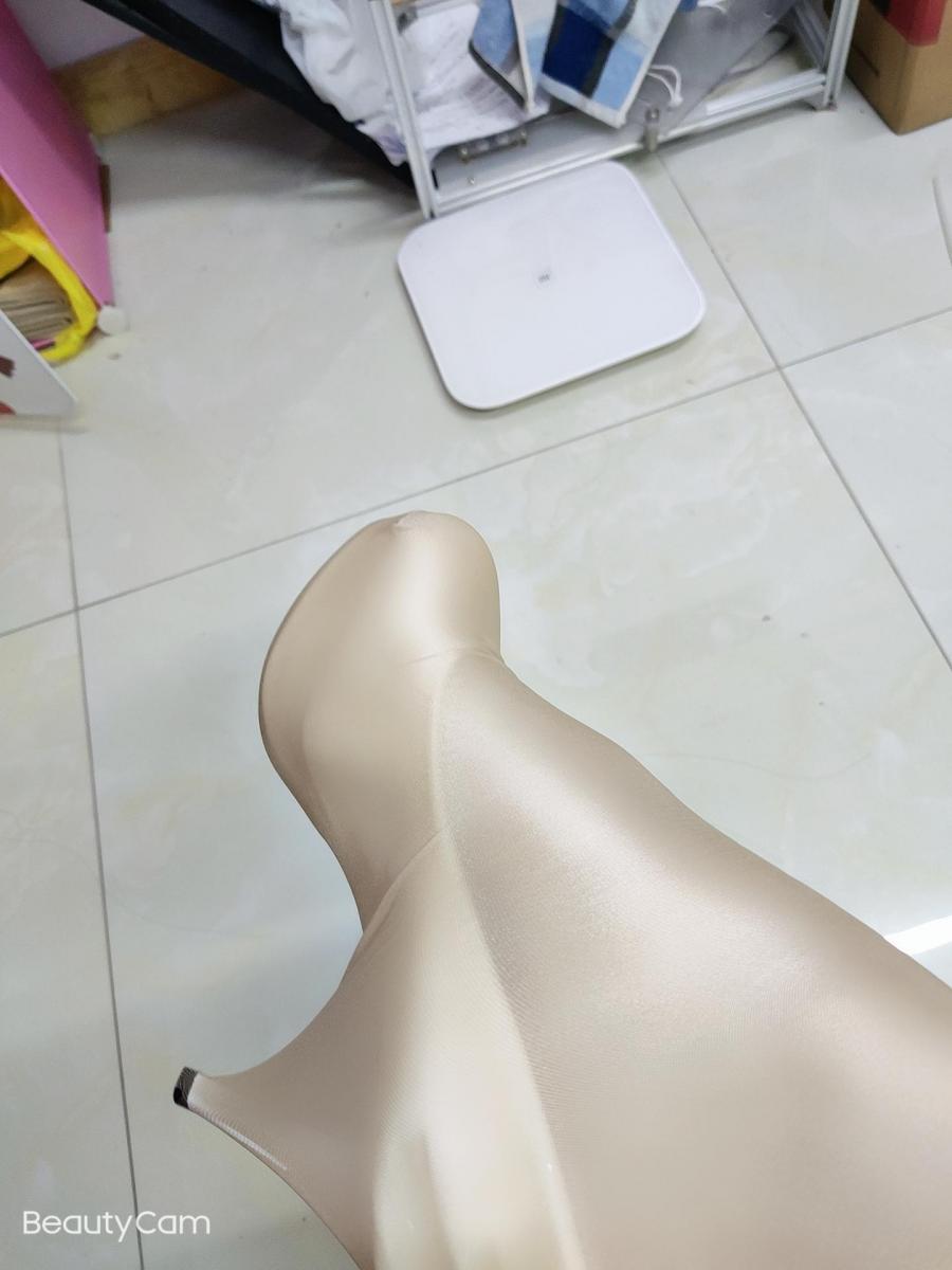 凶狠的蕾姆 - 第一次cos角色，各种高跟鞋脚缝请自行食用，小姐妹应该是很爽了（我猜的），希望能学会更多的姿势