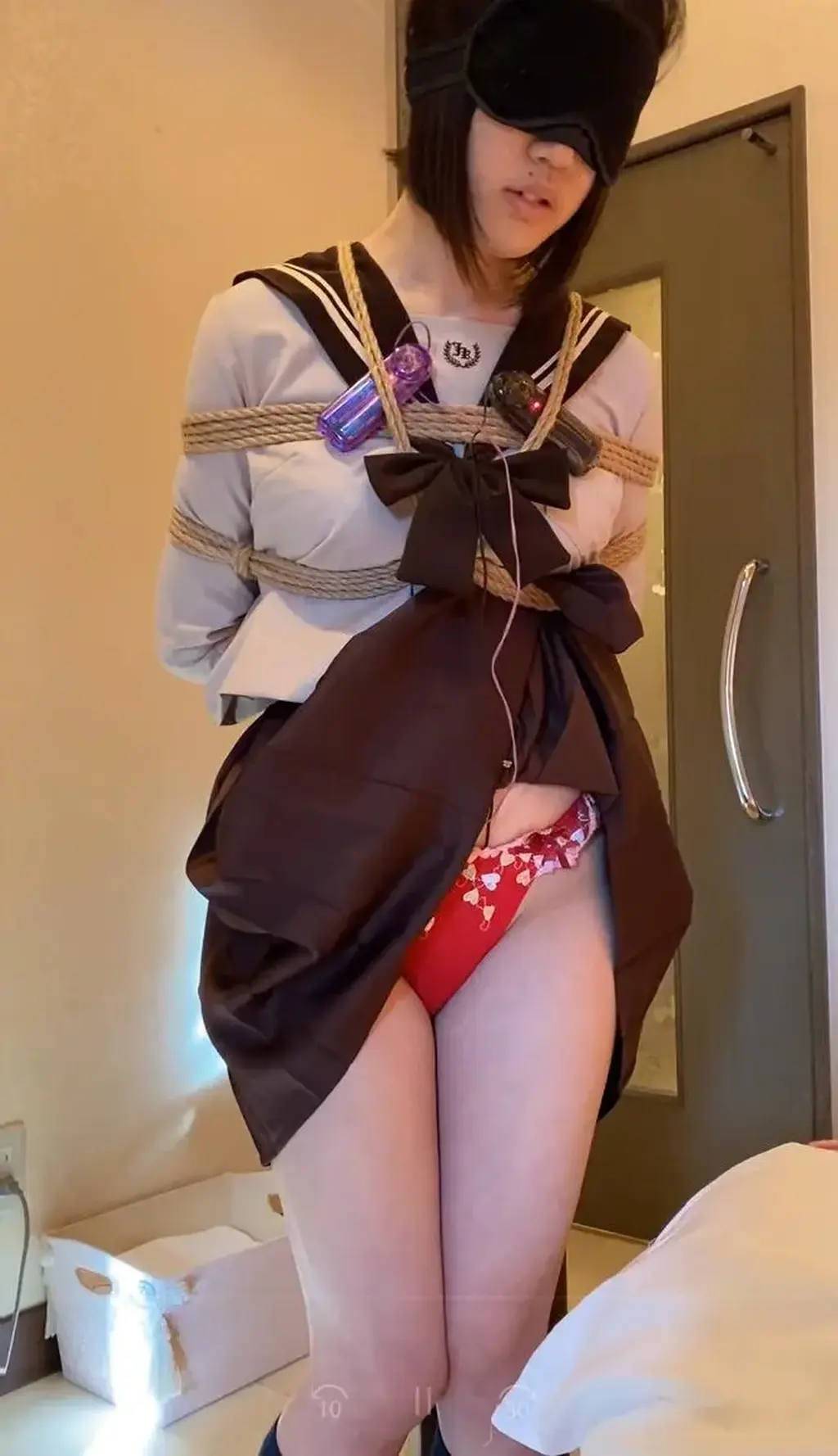 水嶋あずみ緊縛 FetiSale - Video セーラー服柱緊縛 電マ責め動画〜絶頂編