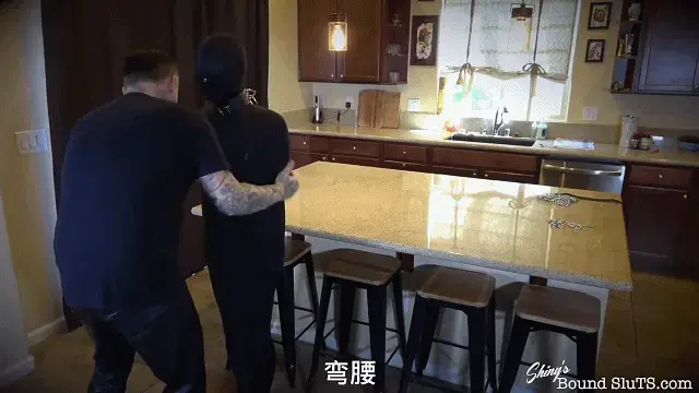 SLAVE GIRL ENCASEMENT 【中文sluTS伪娘】TAG：全包头套、木乃伊、放置挣扎。充气口球完全遮住了她的嘴，并锁定了头部后面的皮带。接下来，她坐在柜台上，因为闪亮的木乃伊在腿和身体上滑动木乃伊。她将手臂摇晃到麻袋的内部袖子中，闪闪发亮的胳膊将其抬起头和头顶。她躺在柜台上，他已经无助了，他的身体和腿上绑着紧身皮带，以保持她的舒适。这已经是许多包裹的层，娜塔莉开始惊慌失措。 Shiny通过将她锁在脖子和脚踝，使她无法坐下来解开她的[X_X]和裤rot。她的缎子遮盖了贞操笼子从孔中戳了戳，闪亮给它带来了一些好敲门声，因此他知道自己仍然引起了她的注意。.娜塔莉100％无助，躺在那里。他告诉她，他将在早上回来检查她。娜塔莉能够像这样夜晚持续吗？她没有太多选择。A sexy hooded Natalie Mars poses for the camera sensually. She is dressed head to toe in a shiny mesh catsuit with latex accessories. Her lady cock is encased in a chastity cage and pulled through the crotch zipper of the catsuit, and barely covered by a g-string pouch panty. Shiny enters and gags Natalie with a leather panel gag which completely covers her mouth and padlocks the strap behind her head. Theres no getting this off! Next she sits on the counter as Shiny slides a mummy sack up her legs and body. She wiggles her arms into the internal sleeves of the sack and Shiny zips it up and over her head. She lays down on the counter and with her already helpless, he straps wide, tight leather belts around her body and legs to keep her snug. This is A LOT of layers of encasement already and Natalie is beginning to panic. Shiny finished her off by chaining her down at the neck and ankles so she can't sit up and unzipping her nipple and crotch. Her satin covered chastity cage pokes up through the hole and Shiny gives it a few good knocks so he knows he's still got her attention.. Natalie is 100% helpless and laying there. He tells her he will be back in the morning to check up on her. Will Natalie be able to last through the night like this?! She doesn't have much of a choice..