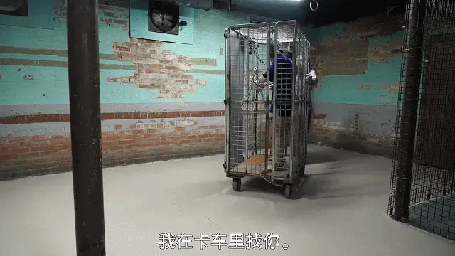 BONUS CLIP: Dominica caged 【中文bron】多米尼克在国外，遇到了麻烦，判官判处她在笼子里过夜 Dominica is in a foreign country and in trouble, the judge gives her the sentence of staying in a cage for the night