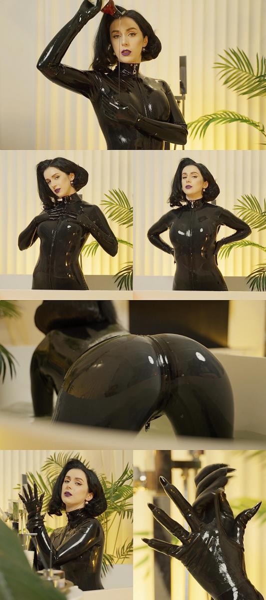Goddess takes a bath in a latex catsuit (4K) 超高颜值的女神姐姐，穿着全包胶衣在浴缸里发骚。<br>把胶油涂满全身~~~~然后发骚~~~~<br>这个S姐姐的眼神真的拉丝~~~<br>胶衣手套的尖指甲，真的性感爆，疯狂上头。<br>真想被姐姐掐！！！！