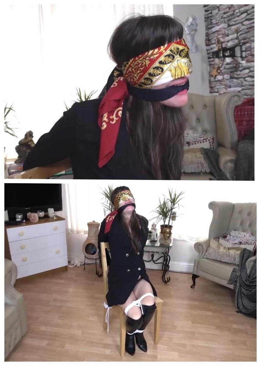 Charlie's secret - part 2, addicted to bondage, tied and scarf gagged (mp4) 查理的老板在第一段视频中发现了她对奴役的小癖好后，查理迫不及待地想再次被捆绑起来。她给老板打了个电话，邀请他过来玩一玩。她耐心地等着他带着她的两条围巾和一些绳子来，很快又重新扮演了少女的角色。他把她的手腕绑在背后，把她的脚踝和腿绑在椅子上。然后他把她的一条围巾绑在她的嘴唇之间，让她挣扎。过了一会儿，他回来把她的另一条围巾系在她的嘴唇上，让她安静下来。又过了一段时间，查理设法摆脱了插科打诨，让她的老板在她的手机上给她拍一些照片，以便她以后可以回头看，她还让他蒙上她的眼睛，他再次按照她的要求做了，最后一次离开了她。查理穿着黑色西装裙和及膝皮靴After charlie's boss finds out about her little fetish for bondage in the first video Charlie can't wait to be tied up again. She gives her boss a call and invites him over for a little more fun. Waiting patiently for him to arrive with 2 of her scarves and some rope she quickly slips into the damsel role again. He proceeds to tie her wrists behind her back and her ankle and legs and ties her to a chair. He then ties one of her scarves between her lips and leaves her to struggle. After a while he comes back and ties another of her scarves over her lips to silence her more. After another short while Charlie manages to slip of the gags and asks her boss to take some pictures of her on her mobile phone so she can look back at them later, she also asks him to blindfold her and once again he does as she asks and leaves her for a last time. Charlie is wearing a black blazer dress and knee high leather boots