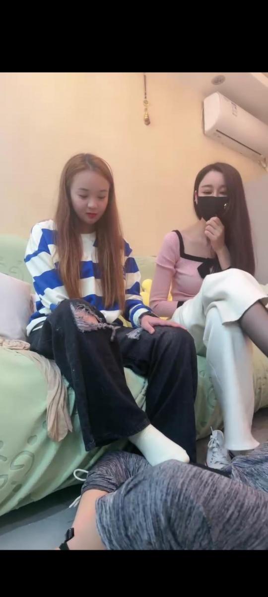 素人星探 素人妹妹与姐姐 一起调教我 套路直播调教，双女主调教贱货                                               开发素人一起玩，可爱面孔，恋足鞭打