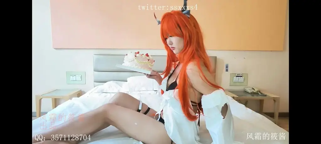 史尔特尔蛋糕messy 食品类的奶油蛋糕messy，包含轻度的糊脸