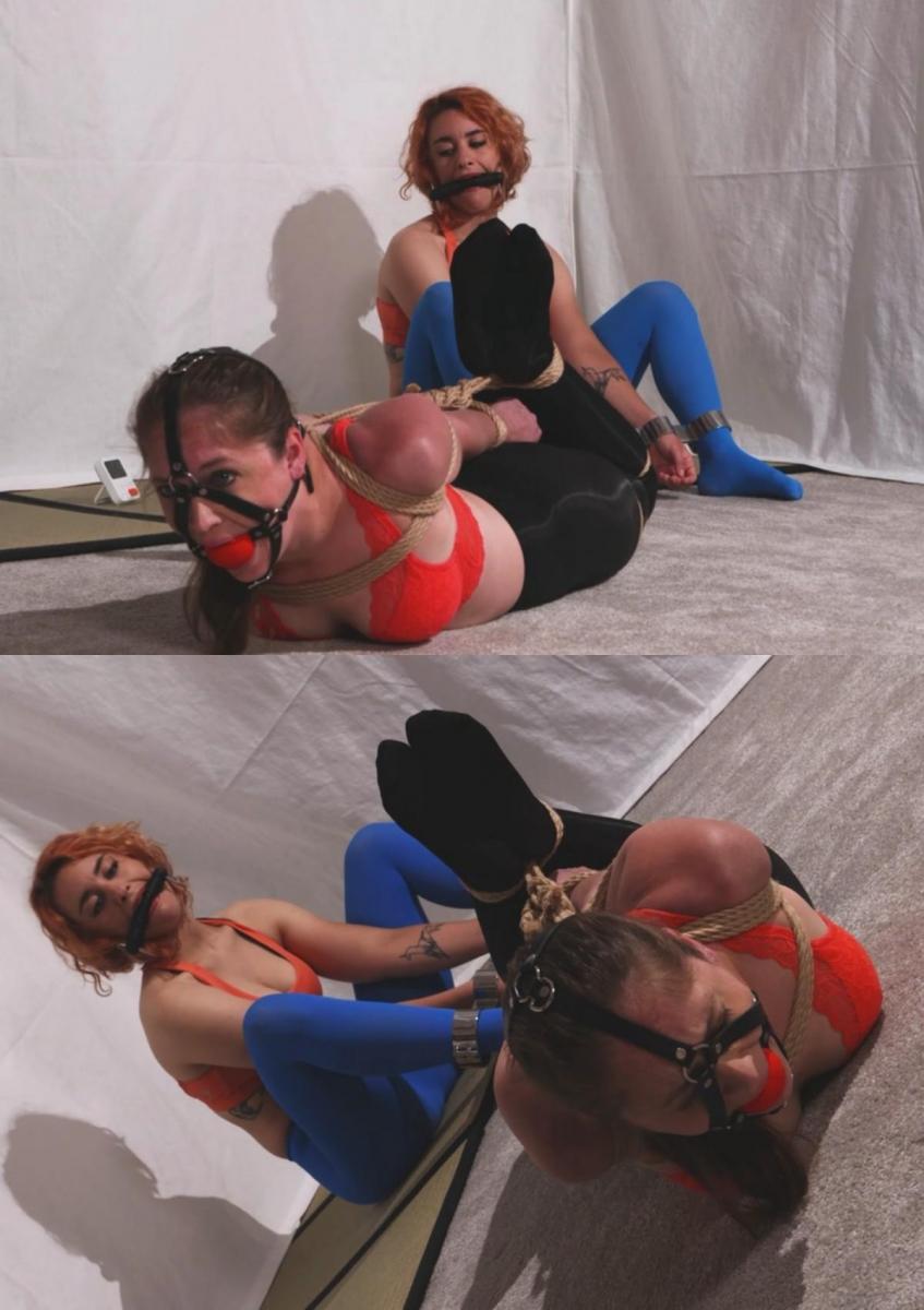 Rachel and Grace - Secured in place for you Pt1 (ultraHD) 为两位穿着定制服装的模特进行30分钟的系带耐力挑战：<br><br><br><br>视频开始时，两款车型都已受到约束。瑞秋已经被束缚住了，但还没有被塞住嘴。格蕾塔已经在股票上了，而且已经被堵住了嘴。大约10分钟后，Rachel也被塞住了嘴，在20分钟时，她的头也被绑在了肘部。格蕾丝看着她全身心地投入到金属库存中，流着口水，她知道很快就会轮到她了<br><br><br><br>Rachel很开心，很兴奋，也很感激自己被展示和利用。她还提到了格蕾塔，<br><br>谁在她身后坐着看着她的困境。Rachel向她解释客户是如何看待女性的，尤其是他们将如何完美地展示给他。所以她告诉她，向上拱起，头朝上，双脚平行，稍微指向，尽可能多地看着镜头（尤其是在塞住嘴的时候），这很重要。Rachel竭尽全力为客户做完美的展示，并教她如何做到这一点。同样，当她被塞住嘴时，她试图向她解释一些事情（比如看着镜头、姿势等）。几分钟过去了，猪圈拿走了工具，Rachel最终只是抽泣着等待绳子的痛苦结束，但几分钟过得太慢了。。。a 30 minute hogtie endurance challenge for both models in custom outfit:<br><br>The Video starts with both Models already restrained. Rachel is already hogtied but not gagged yet. Greta is already in the stocks and gagged already. After around 10 minutes Rachel gets gagged too and at the 20 minutes mark her head gets tied back to her elbows also. Grace is watching totally locked in her metal stocks drooling all over her breast and knowing that soon will be her turn<br><br>Rachel is happy and excited and thankful for being put on display and used. She also mention Greta,<br>who is behind her sitting and watching her predicament. Rachel explain to her how the customer view women and especially how they'll be perfectly on display for him. So she tell her its important to arch up, head up, feet parallel and slightly pointed and looking into the camera as much as possible (especially while gagged). Rachel her best to be the perfect display for the customer and teach her how its done. Also when gagged she tries to explain things to her (like looking into the camera, posture, etc.). As minutes passing and the hogtying takes its tool Rachel ends up just sobbing waiting for the rope anguish to finish, but minutes runs so slow...