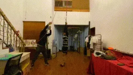洛洛体验吊缚 洛洛下班了，来体验绳艺吊缚感觉，有开心，快乐，后面是难受，疼痛。<br><br>定拍约拍。v:a156185529 <br>QQ156185529<br>解压密码168168<br><br>