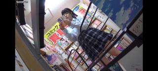 被劫持的JK制服少女 日本 JK制服妹子被男人用枪劫持 被胶带捆绑手脚 嘴巴也被堵住