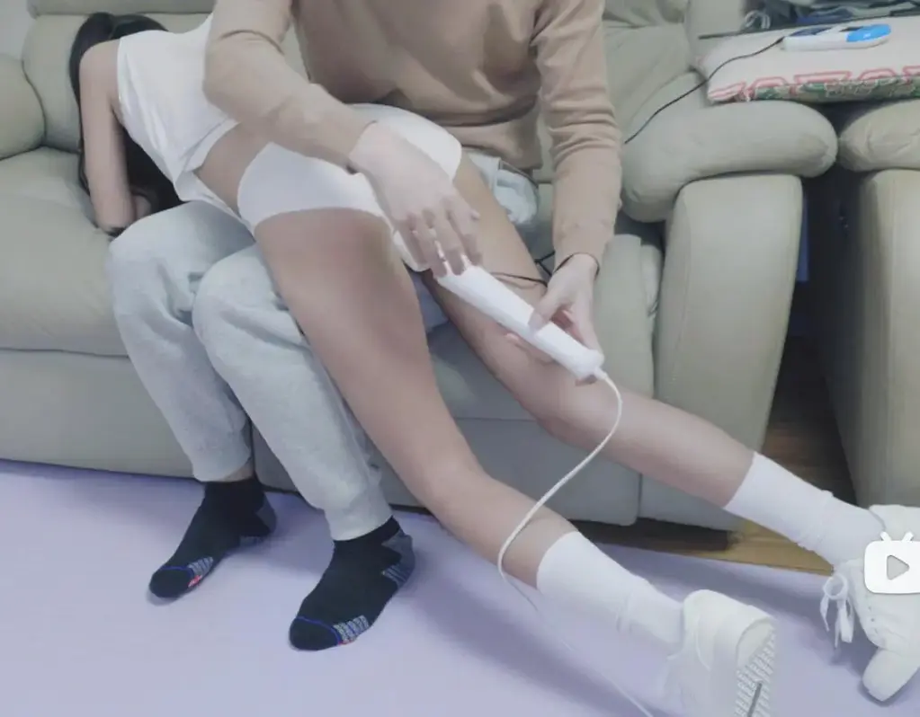 林子菌视频【LYB203】定拍之脱裤子打屁股，电击钢赛+[X_X] 冷与贝