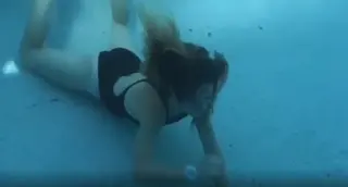 美女水下视频 缺金币了，赚点金币，好看便宜不贵