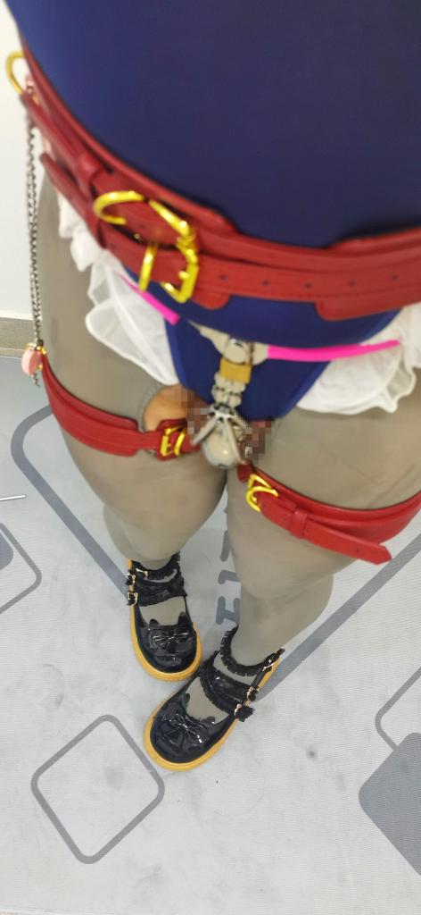 伪娘 拘束强制死库水+灰丝  日常贞操锁+尾巴插件   - 带上贞操锁以后穿上灰丝和死库水，用拘束带牢牢锁住。把钥匙统统放在盒子里，定时14个小时。要到明天下午才能解锁，白天只能穿裙子了！啊，好绝望！ [Dog chain,Belt,LGBTQ,Chasity ,Buttplug,Dildo,Self Bondage,捆绑,丝袜捆绑]