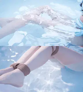 【悠米夏日特辑】快来和悠米清凉一夏吧《应聘的女模特》3  极限驷马（只要敢低头就被水呛）+酸奶爆口+蒙眼+牛奶滴胸+揉捏 剧情简介：<br>模特约了写真摄影，谁知在拍摄水上写真中摄影师竟然起了歹念，把模特绑了起来放置在水里玩弄，一边玩一边还不忘记拍摄，先日式反绑绑好，然后溜溜上玩具，最后驷马绑在水中感受模特的绝望挣扎。<br><br>本片为夏日特辑系列，可能只有这么一期，具体看反响以后还会不会拍，销量好的话会考虑出温泉系列。<br>定拍QQ：3789676190<br>解压密码：youmi