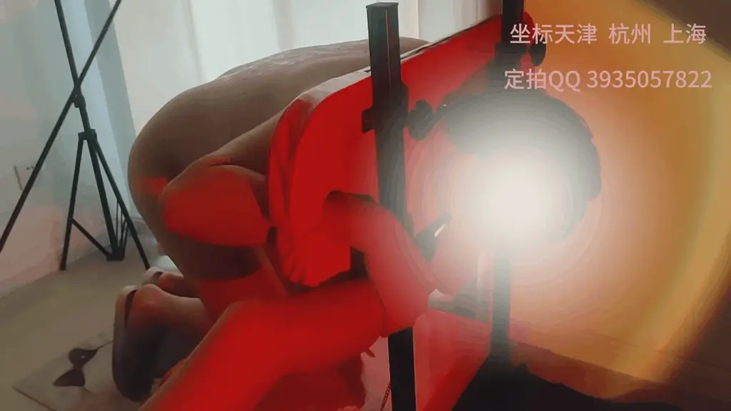 粉丝线[X_X]验课，舔脚，踩脸，榨米青，虐羊，坐脸，K9，sp...充分开发粉丝宝宝 粉丝课程回放，今天是女王雪儿，把粉丝宝宝玩坏的一天，先SP来热个身，接着开始了羞辱，挑逗，虐????，然后丝足深喉，做脸榨汁......<br>喜欢的雪儿的哥哥多多关注，超级宠粉丝的雪儿坐标天津和上海，另外长期招聘姐妹，女绳模.绳师，好看的cd{会绳子的优先}，以及合作者，可以找雪儿聊天，提建议，说出自己的期待哦~防失联V在工作室首页，百度网盘的更高清，下载后先解压，然后改后缀为MP4，解压密码 qwer 定拍，服装赞助，原味，体验课，约绳请＋<span style='color:#b0b0b0;'>[隐藏文字，购买后可见]</span>