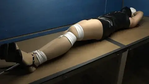 Kaitlynn Hogtied and Left in the Woodshed! 【伪娘片】TAG：驷马、套头、放置。躺在坚硬的木桌上，肩膀因被压在头顶上好几个小时而疼痛——一定是四个小时了。尽管她并不清楚——她的头被沉重的尼龙兜帽封住，嘴巴被堵住了，所以她的呼吸声都被夸大了。Kaitlynn dozed off and then came to with a start a few minutes later, realizing again the position she was in, stretched out on the hard wooden table, her shoulders aching from being forced over her head for so many hours - it must have been four or five by now, though she had no real idea - ball gagged with her head sealed up in a heavy nylon hood so that the sound of her breathing was exaggerated.