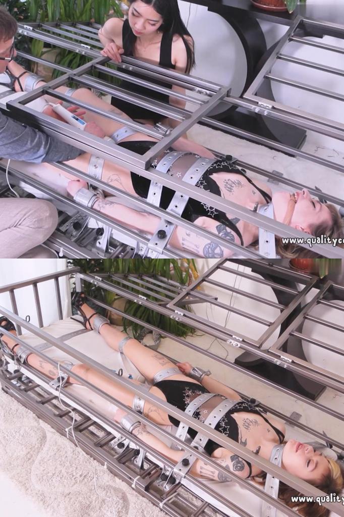 2025-01-09  Scene 2: Natalia “你知道，我也喜欢做更怪异的事情”。欢迎回来，娜塔莉亚。每次她来访，我们都试图让她崩溃，而且差点就成功了。今天有很多。两个非常精彩的场景。这是第一个，无法逃脱的笼子和好奇的新手女主角的手在做他们的事情"I'd love to do way freakier stuff too, you know". Welcome back, Natalia. Where every time she visits we try to break her and get so so close to doing so. Today was a lot. Two very strong scenes. Here's the first, inescapable cage and curious newbie diva hands having their way