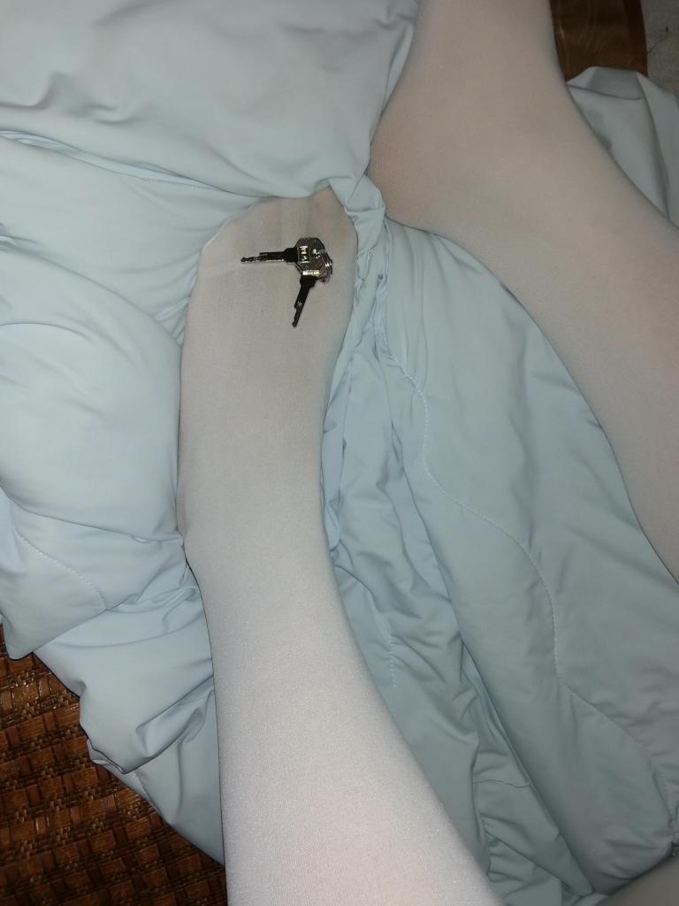 戴锁小伪娘想找主人啦～ - 刚刚成年的小伪娘～喜欢戴锁，拘束，控制，憋尿，羞辱坐标杭州想找温柔的主人。可以上交钥匙，男女及cd均可